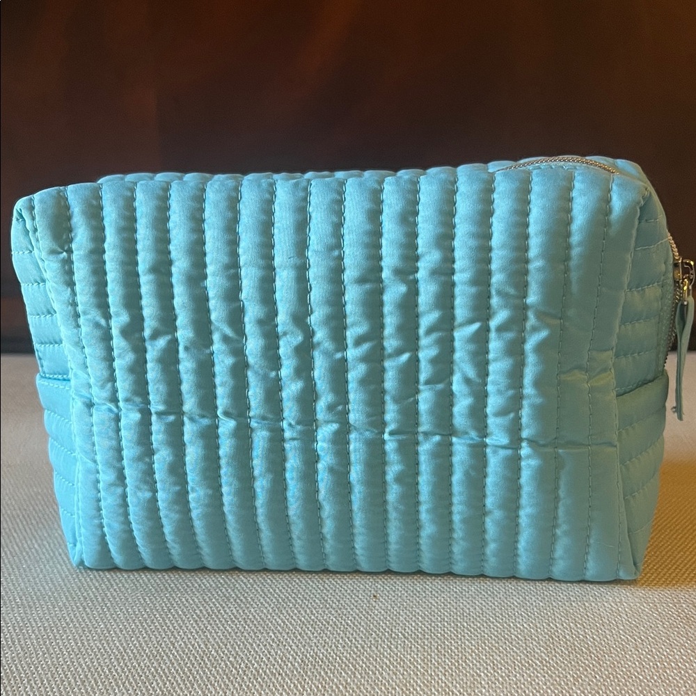 MAC Cosmetics Light Blue Quilted Makeup Bag - Picture 3 of 7